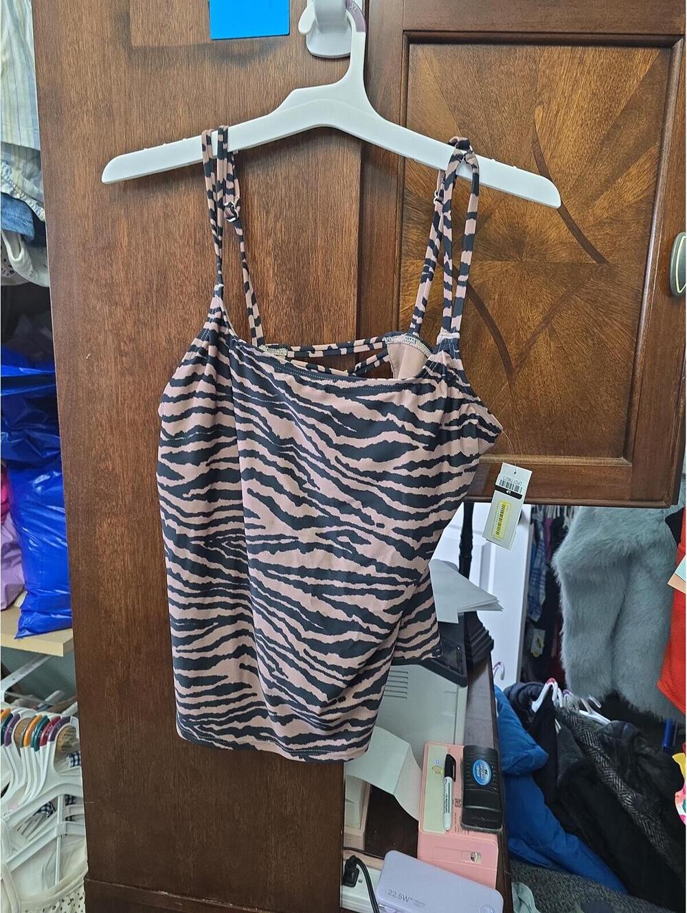 Medium brand new tankini top from lands end. Item 1400